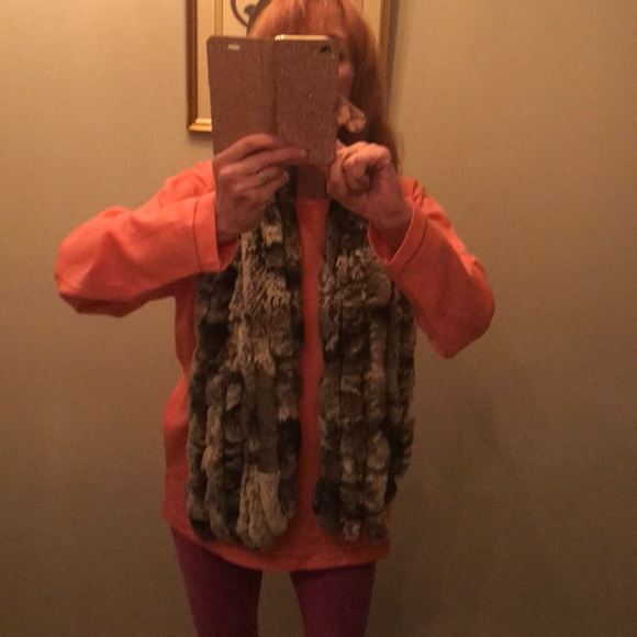 KNITTED CHINCHILLA COLORED REX RABBIT SCARF - Picture 3 of 8